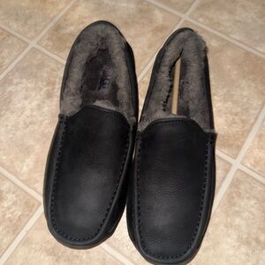 UGG Men's Black Leather Loafers - M Ascot